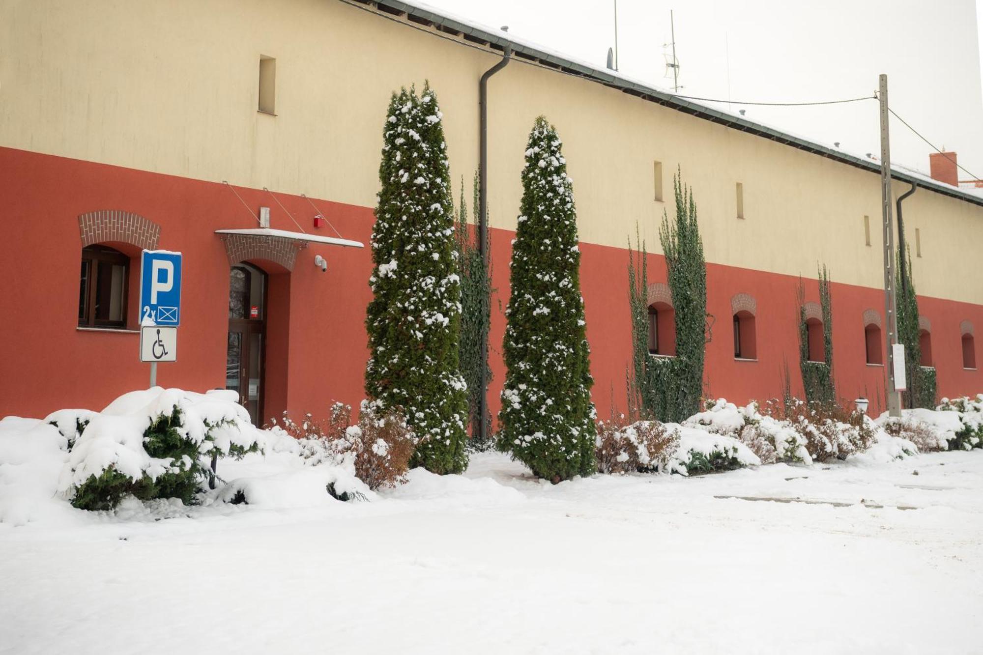 Centrum Edukacyjno-Rozwojowe Wroclaw Pawlowice - Bezplatny Parking — Photos 3