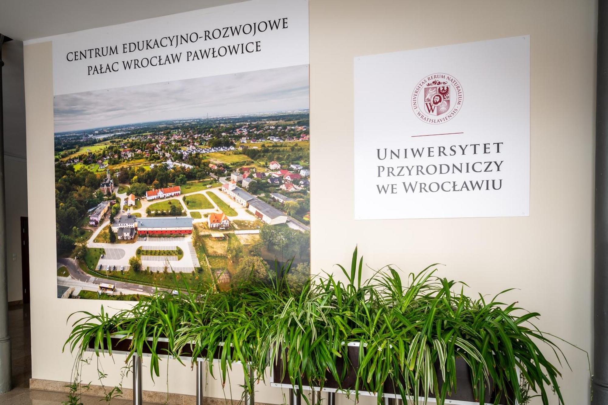 Centrum Edukacyjno-Rozwojowe Wroclaw Pawlowice - Bezplatny Parking — Photos 2